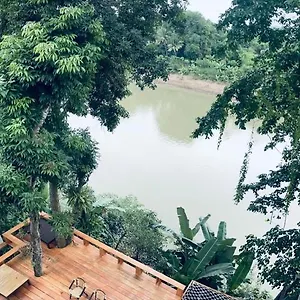 https://moonlight-champa-rverview.hotelsluangprabang.com